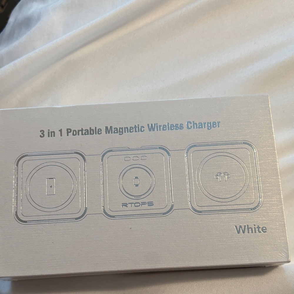 White 3 in 1 Portable Magnetic Wireless Charger NWT